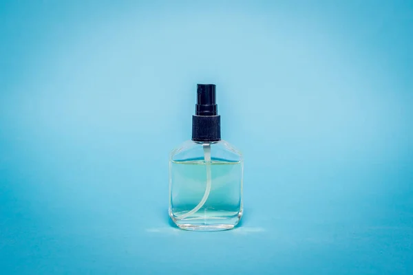 Frasco Perfume Transparente Aislado Sobre Fondo Pastel Botella Agua Del —  Fotos de Stock