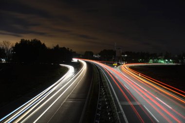 Yolda sürüş araçların uzun pozlama