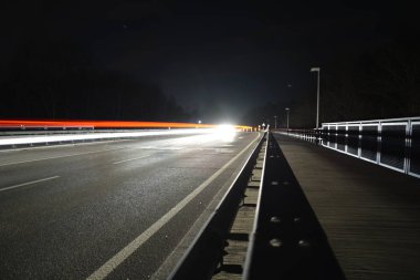 Yolda sürüş araçların uzun pozlama