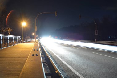 Yolda sürüş araçların uzun pozlama