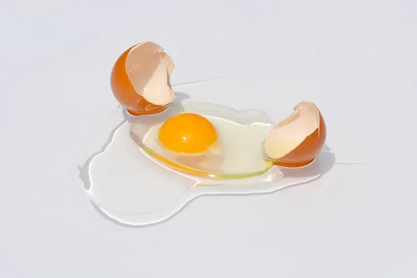 Разбитое Яйцо Вблизи — стоковое фото