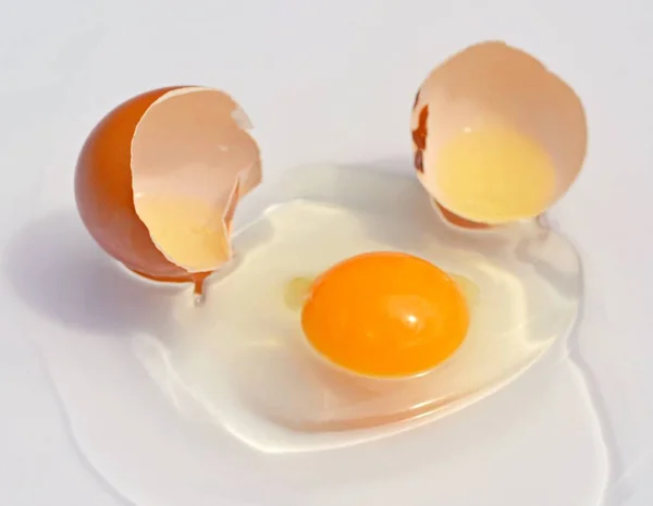 壊れた卵をクローズ アップ — ストック写真