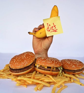 Bir demet fast food'dan el