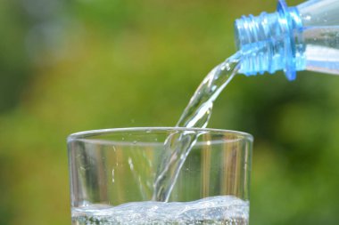 bir bardak su yakın 