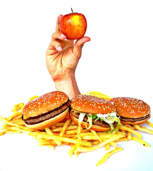 Hand Uit Een Bos Van Fast Food — Stockfoto