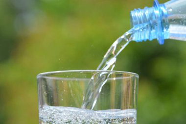 bir bardak su yakın 