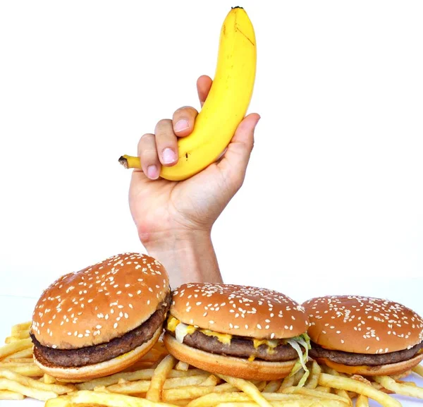 Hand Uit Een Bos Van Fast Food — Stockfoto