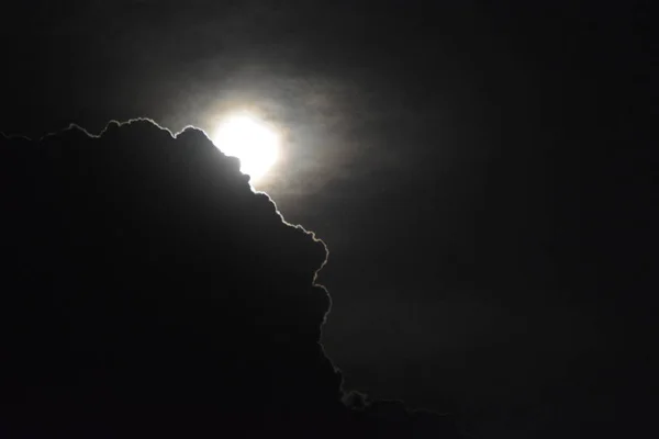 Nuvem Iluminada Pelo Luar — Fotografia de Stock