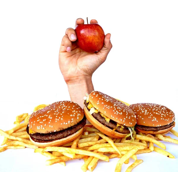 Hand Uit Een Bos Van Fast Food — Stockfoto