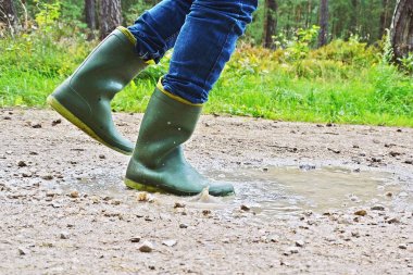 Bir su birikintisi ile çizme ile çalışan