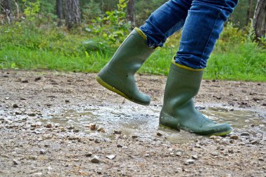 Bir su birikintisi ile çizme ile çalışan