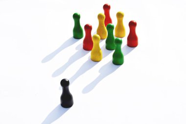 takım oluşturma sembolü olarak oyun figürleri 