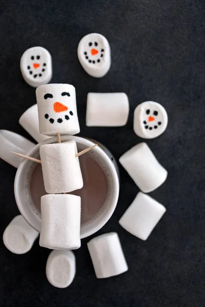 Tasse Voll Kakao Mit Schneemannmarshmallows Darin — Stockfoto