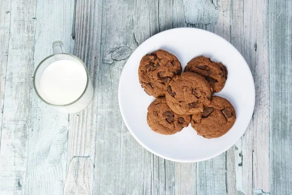 Kekse Essen Und Milch Trinken Hautnah Von Oben — Stockfoto