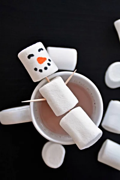 Tasse Voll Kakao Mit Schneemannmarshmallows Darin — Stockfoto