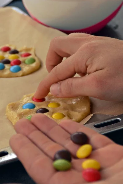 Biscoitos Com Doces Coloridos — Fotografia de Stock