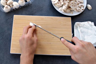 Yakın - Mutfakta dilim mantar 