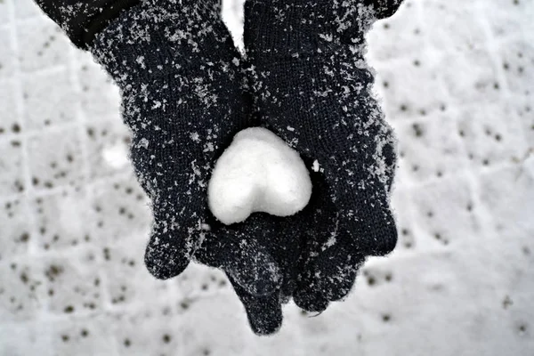 Snow Heart Hands Close — Stock Photo, Image