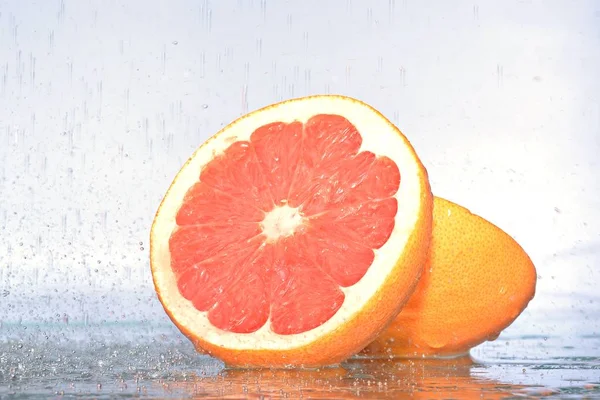 Érett Grapefruit Vízcseppek — Stock Fotó