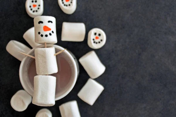 Tasse Voll Kakao Mit Schneemannmarshmallows Darin — Stockfoto