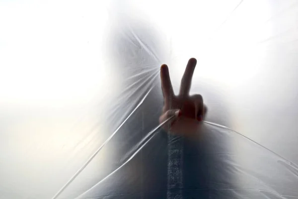 Σιλουέτα Ενός Χεριού Φάντασμα Πίσω Από Διαφανές Πλαστικό — Φωτογραφία Αρχείου