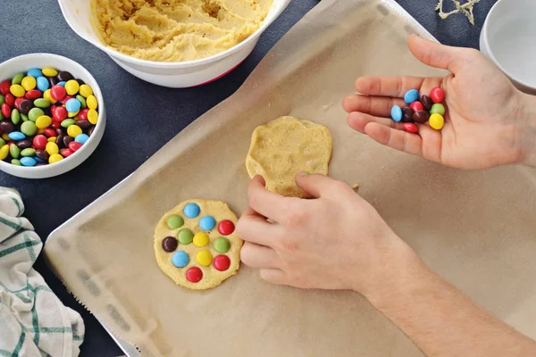 Biscoitos Com Doces Coloridos — Fotografia de Stock