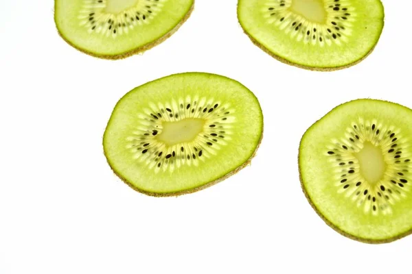 Skivad Kiwi Ligger Ljus Bakgrund Genom Tunna Kiwi Skivorna Belyses — Stockfoto
