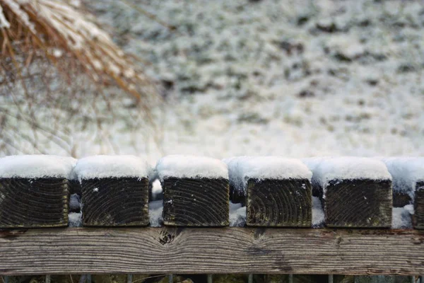 Деревянный Забор Зимой — стоковое фото