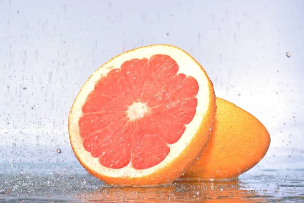 Érett Grapefruit Vízcseppek — Stock Fotó