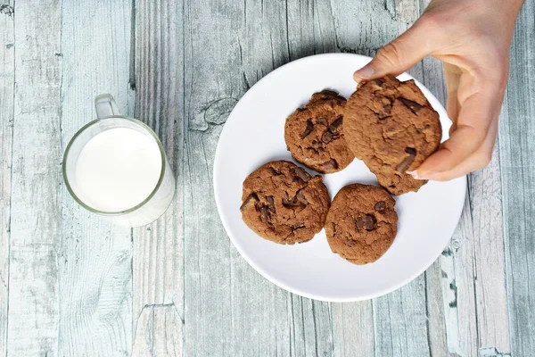 Kekse Essen Und Milch Trinken Hautnah Von Oben — Stockfoto