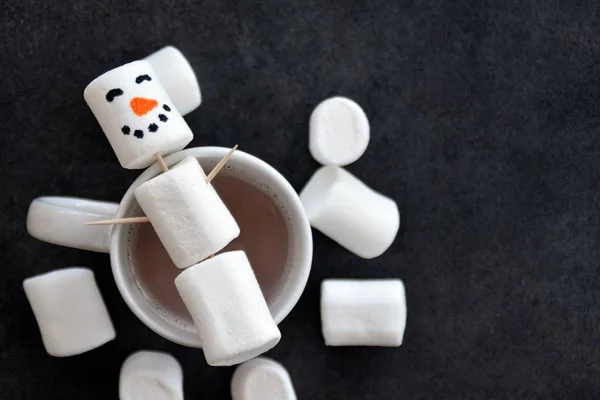 Tasse Voll Kakao Mit Schneemannmarshmallows Darin — Stockfoto