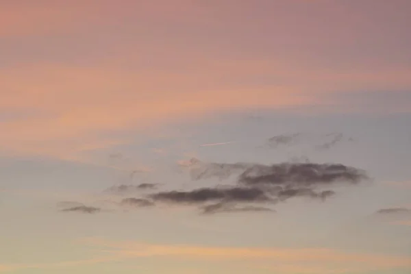 Céu Azul Com Nuvens Brancas Grossas — Fotografia de Stock