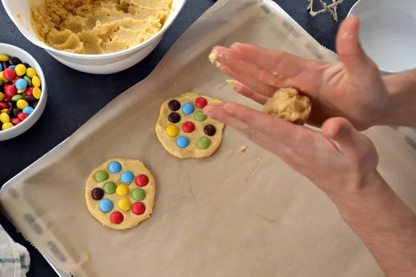 Biscoitos Com Doces Coloridos — Fotografia de Stock