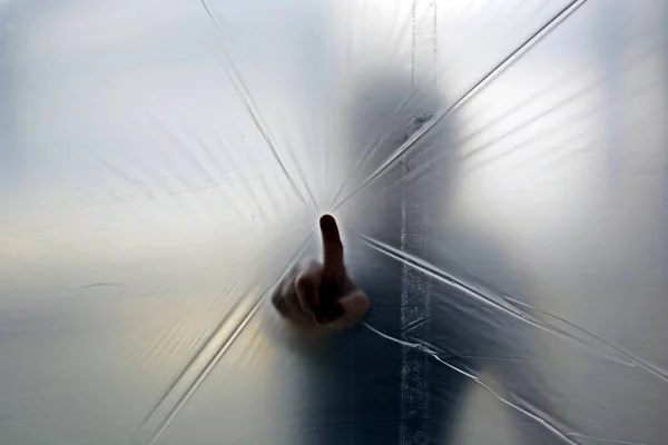 Bir Hayalet Şeffaf Plastik Arkasında Silüeti — Stok fotoğraf