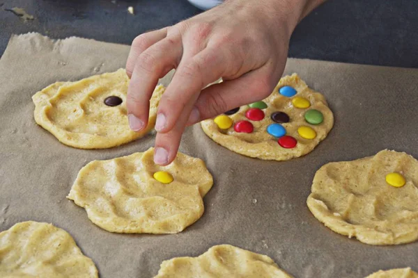 Biscoitos Com Doces Coloridos — Fotografia de Stock