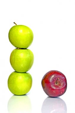 kırmızı ile yeşil elma