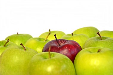 kırmızı ile yeşil elma