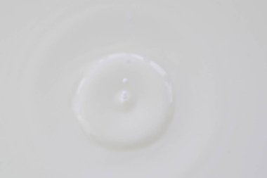 süt damla yakın çekim 