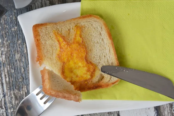 Ägg Hålet Toast Med Formen Kanin — Stockfoto