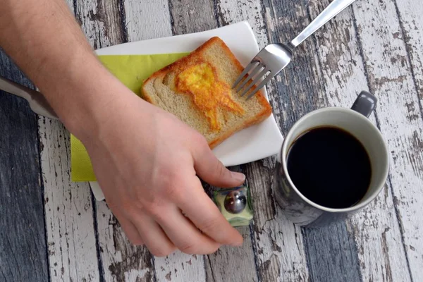 Het Gat Toast Met Vorm Van Een Konijn — Stockfoto