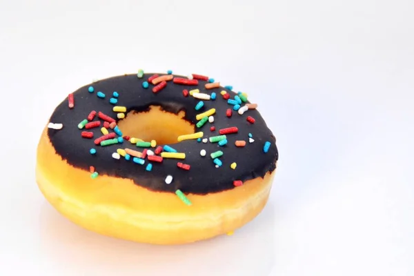 Beyaz Arkaplanda Donut — Stok fotoğraf