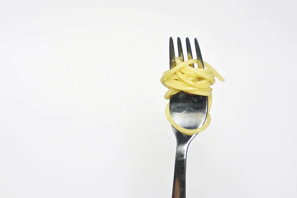 Spaghetti Owinięte Widelcu Białym Tle — Zdjęcie stockowe