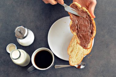 çikolata krema ve kahve ile tost 