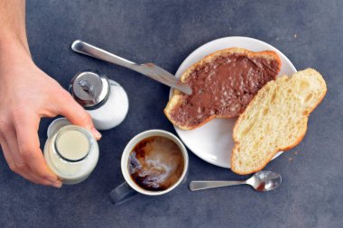 çikolata krema ve kahve ile tost 