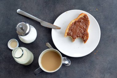 çikolata krema ve kahve ile tost 