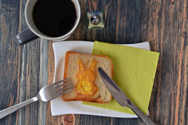 bir tavşan şeklinde delik tost yumurta 