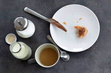 çikolata krema ve kahve ile tost 