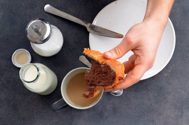 çikolata krema ve kahve ile tost 