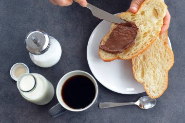 çikolata krema ve kahve ile tost 