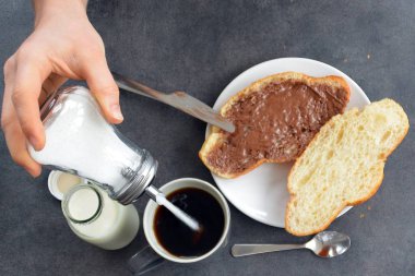 çikolata krema ve kahve ile tost 